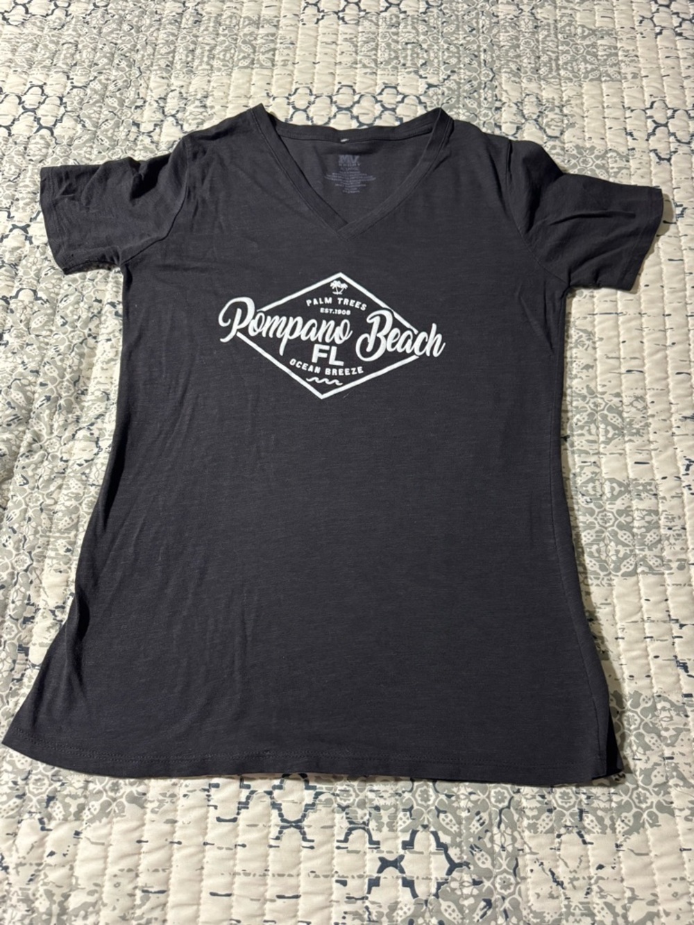 MV Sport XL Pompano Beach Souvenir V Neck Tee Shirt New without Tags